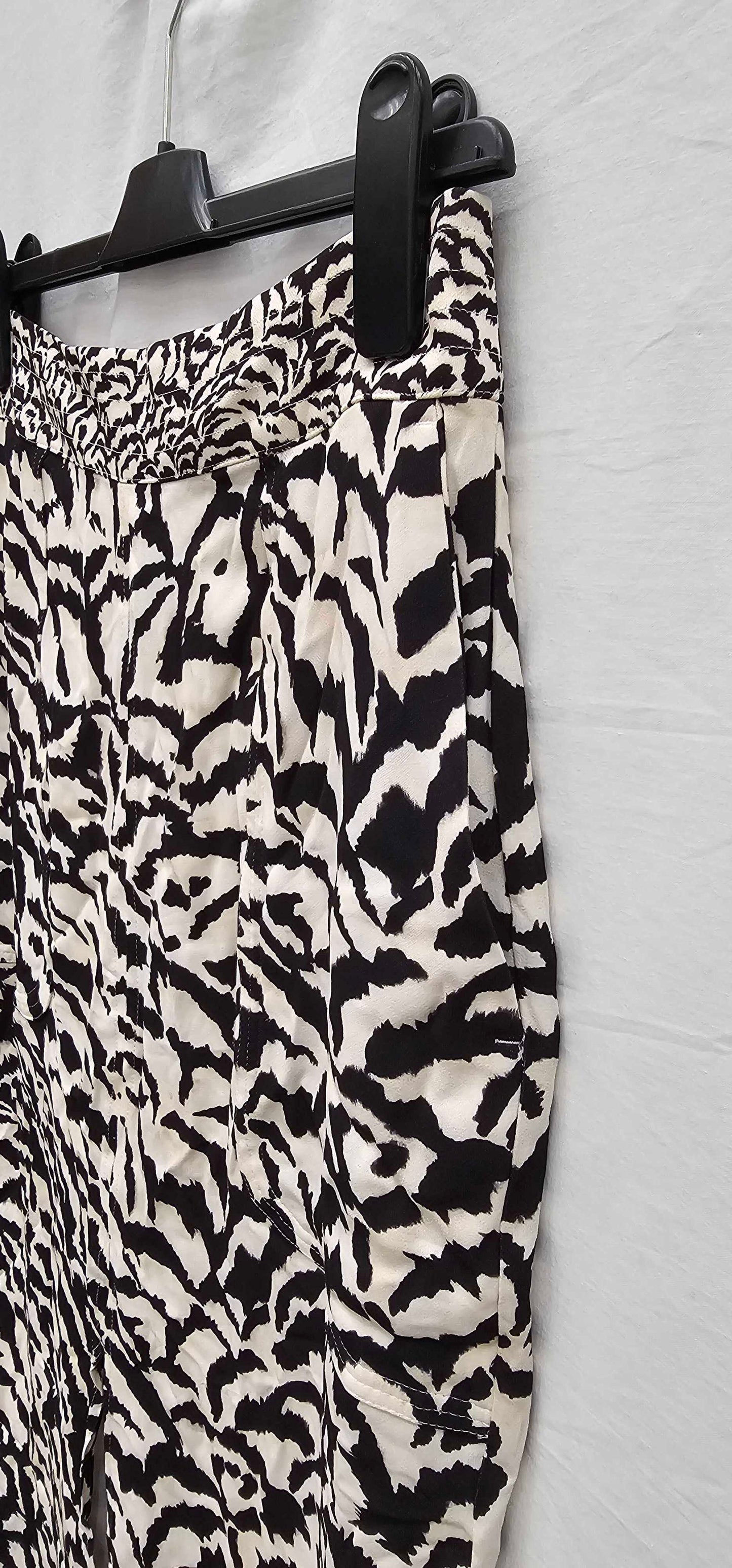 Reiss-28211124-10-black-white Tori Animal Print Skirt-black/ Beige Size: Uk10