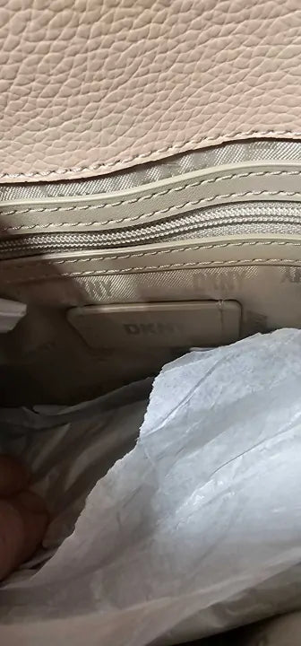 Dkny Elissa Leather Medium Shoulder Flap Size: Medium