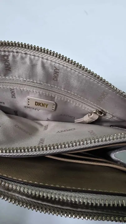 Dkny Bryant Park Top Zip Crossbody Size: Medium