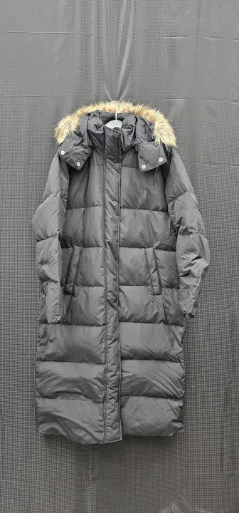 Polo Ralph Lauren
Concealed-Fastening Hooded Parka Size: M