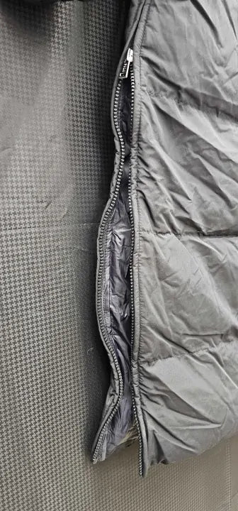 Polo Ralph Lauren
Concealed-Fastening Hooded Parka Size: M