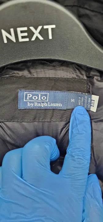 Polo Ralph Lauren
Concealed-Fastening Hooded Parka Size: M