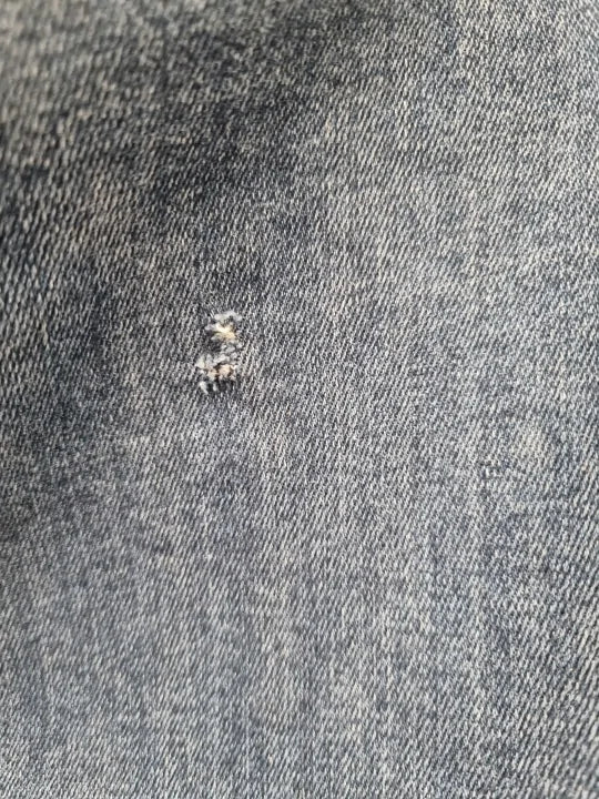 Frame Le Mini Bootleg Jeans In Poe Size: 31