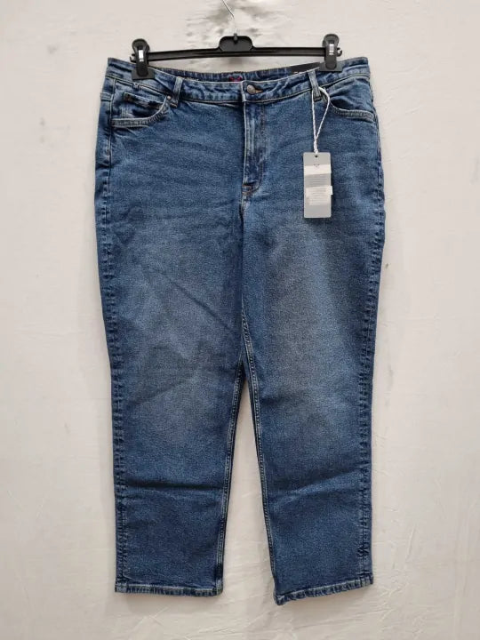 Crew Clothing - Girlfriend Jean Size: UK 16