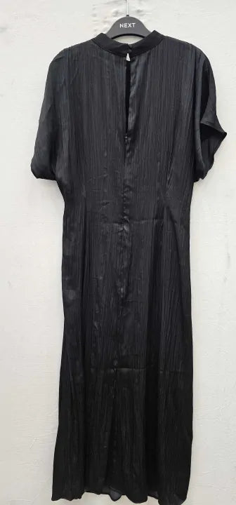 Ro & Zo - Black High Neck Plisse Dress - Black Size: Uk12