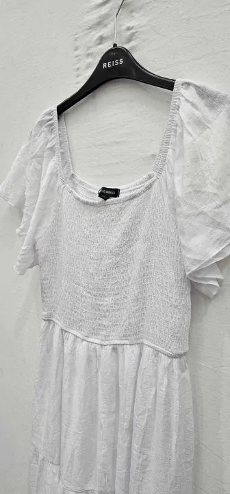 Blue Vanilla White Square Neck Flutter Sleeve Dress Size: L