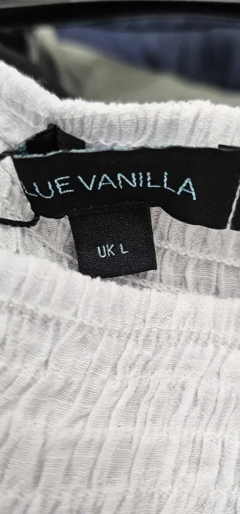 Blue Vanilla White Square Neck Flutter Sleeve Dress Size: L