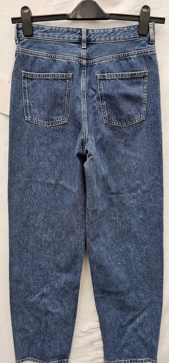 Tapered Leg , High Rise , Full Length Jeans. Size: 26