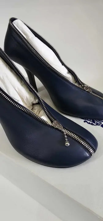 Burberry - Women's Navy Leather Baby Zip Pumps - Green Size: 37