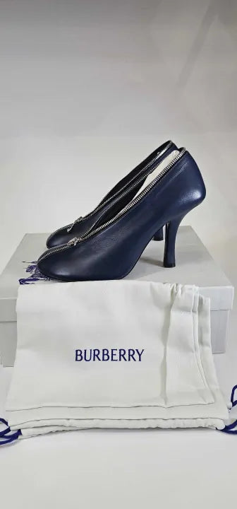 Burberry - Women's Navy Leather Baby Zip Pumps - Green Size: 37