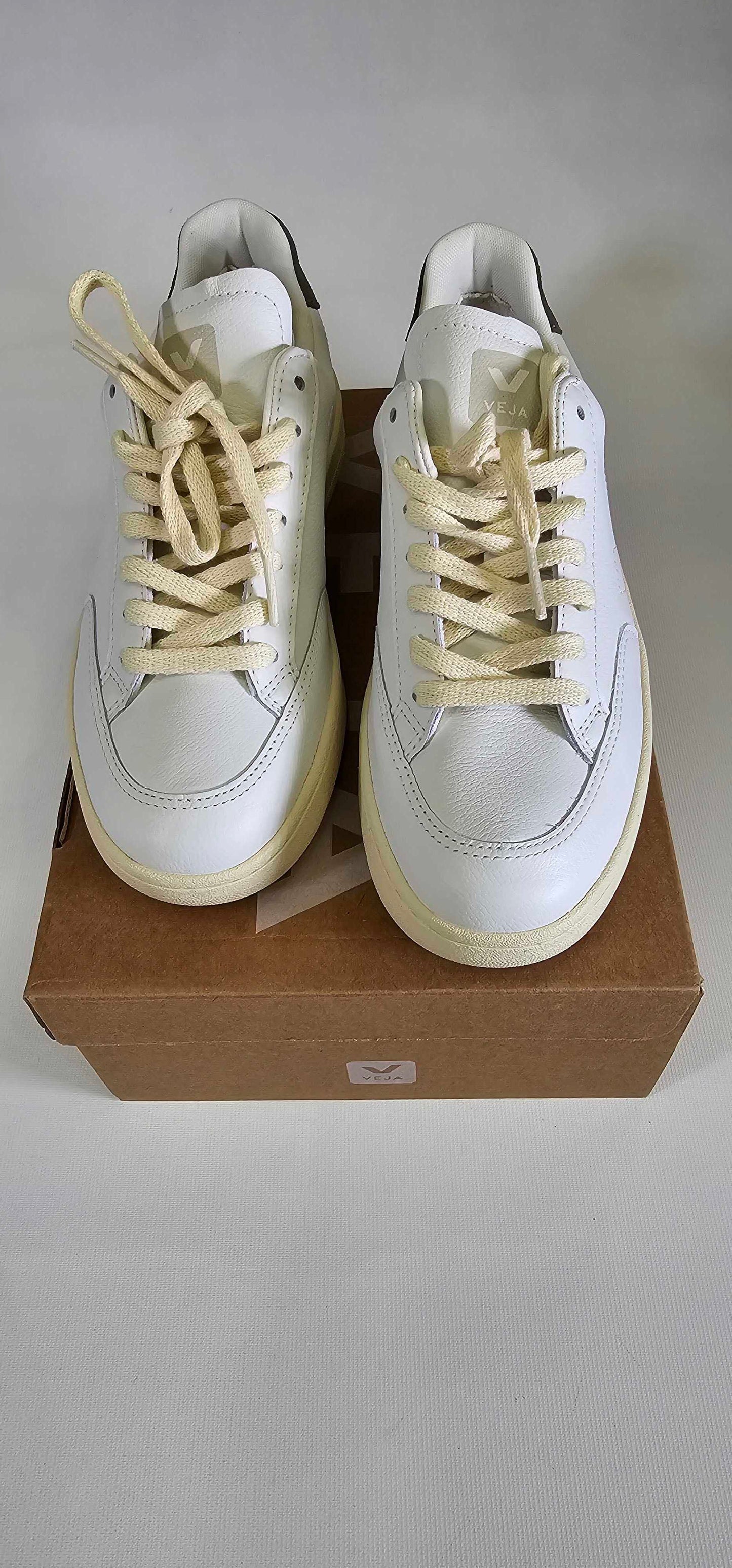 Veja - Women's White/khaki V-12 Trainers - White Size: Uk5