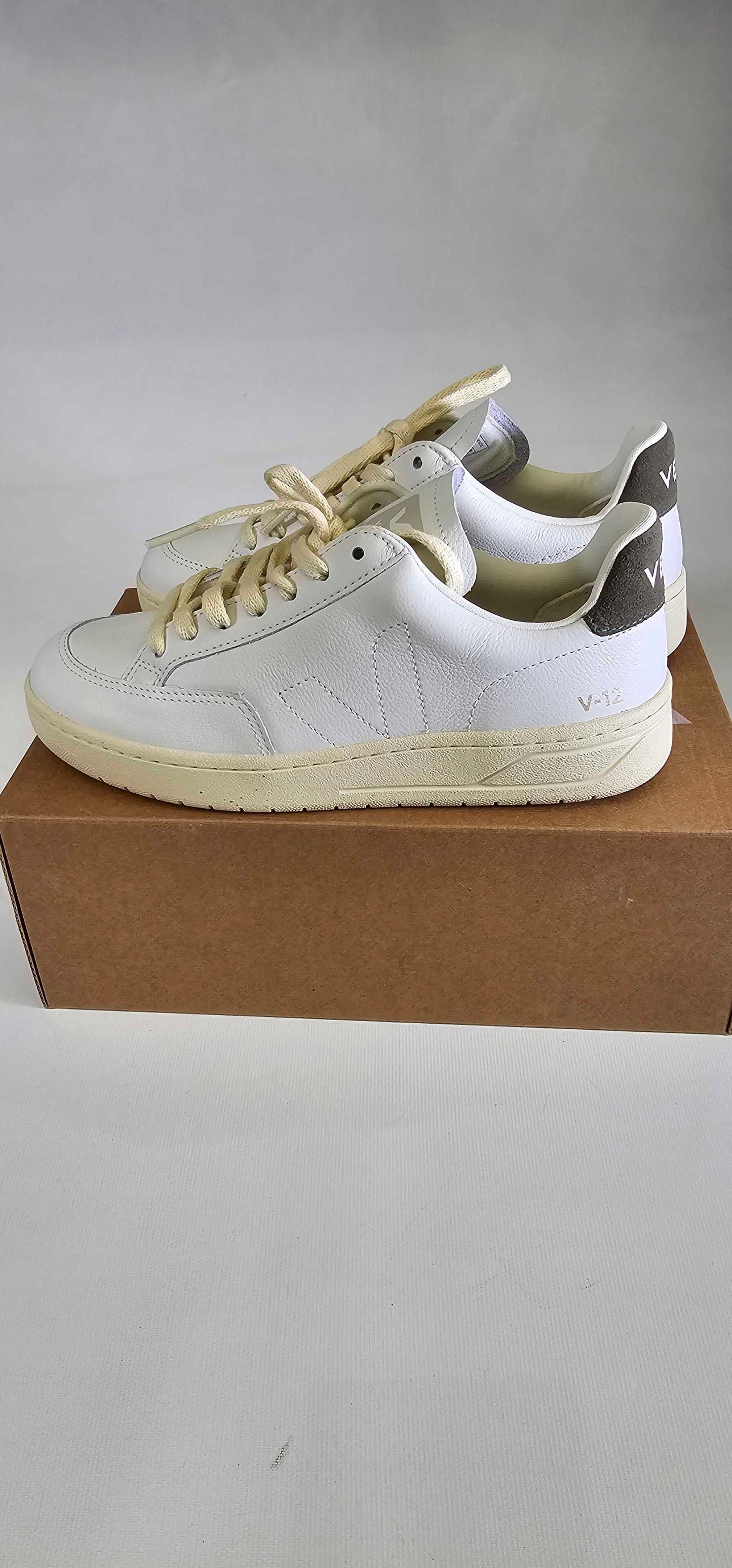 Veja - Women's White/khaki V-12 Trainers - White Size: Uk5