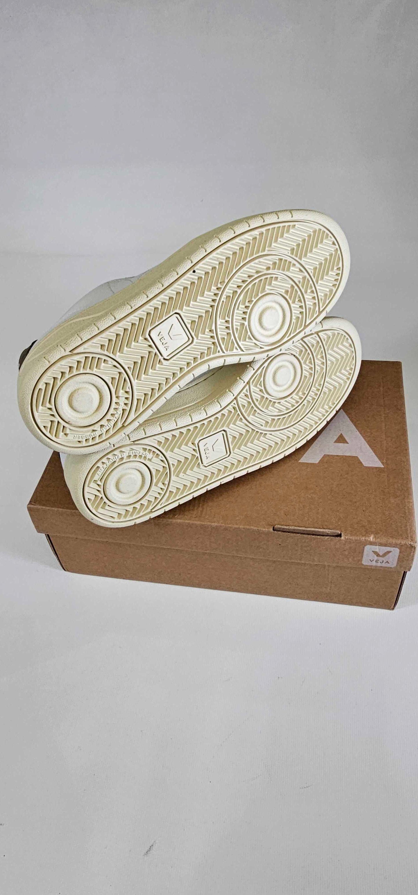 Veja - Women's White/khaki V-12 Trainers - White Size: Uk5