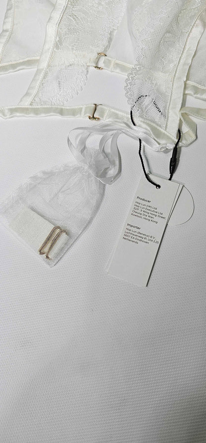 Janet Reger - Thea Curve Halter Neck Bralette White - White Size: 38B