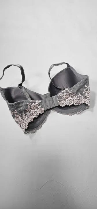 Wacoal - Grey Embrace Lace Contour Bra - Multi Size: 32F
