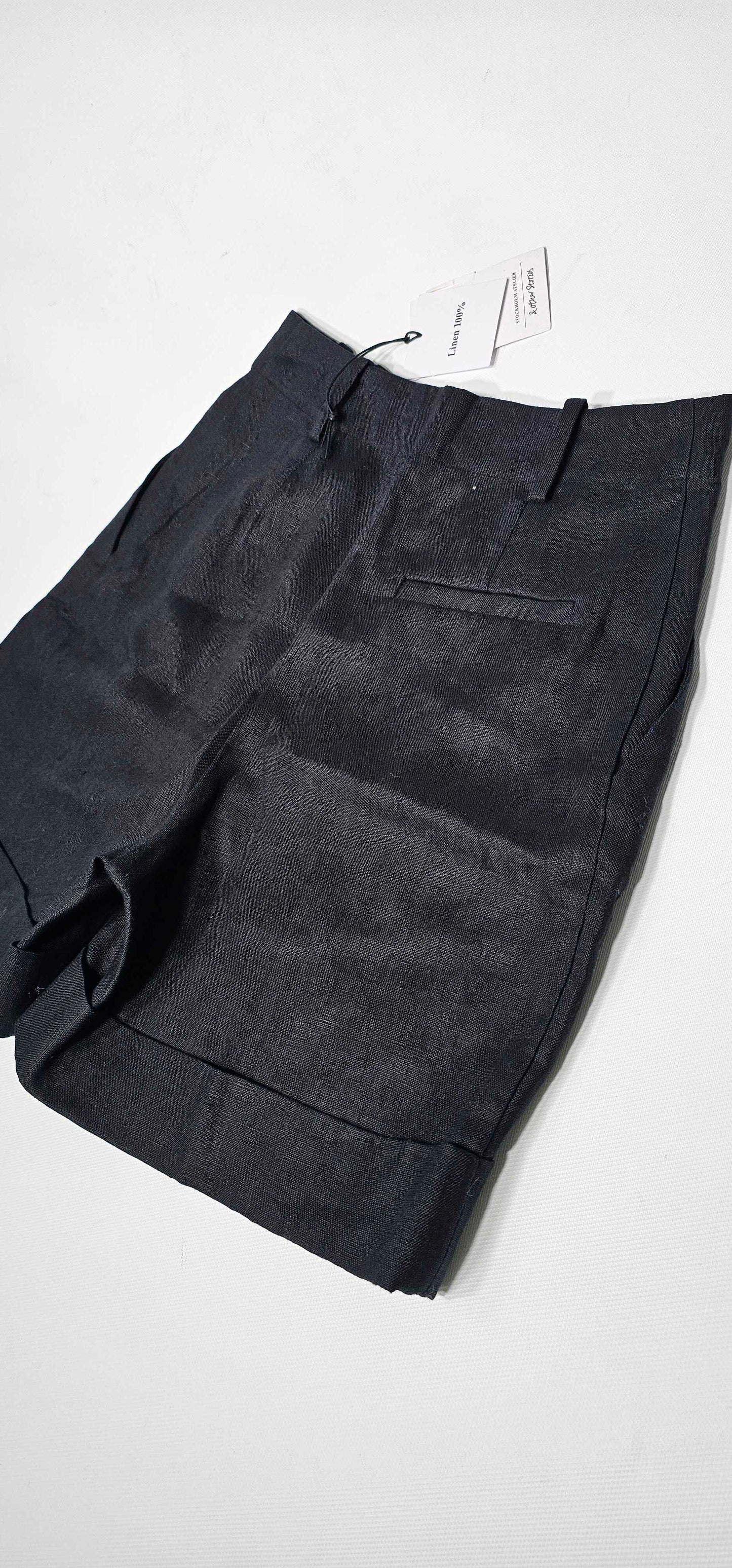 & Other Stories - St Walker Linen Shorts - Black Size: Uk4