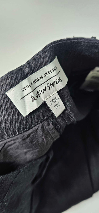 & Other Stories - St Walker Linen Shorts - Black Size: Uk4