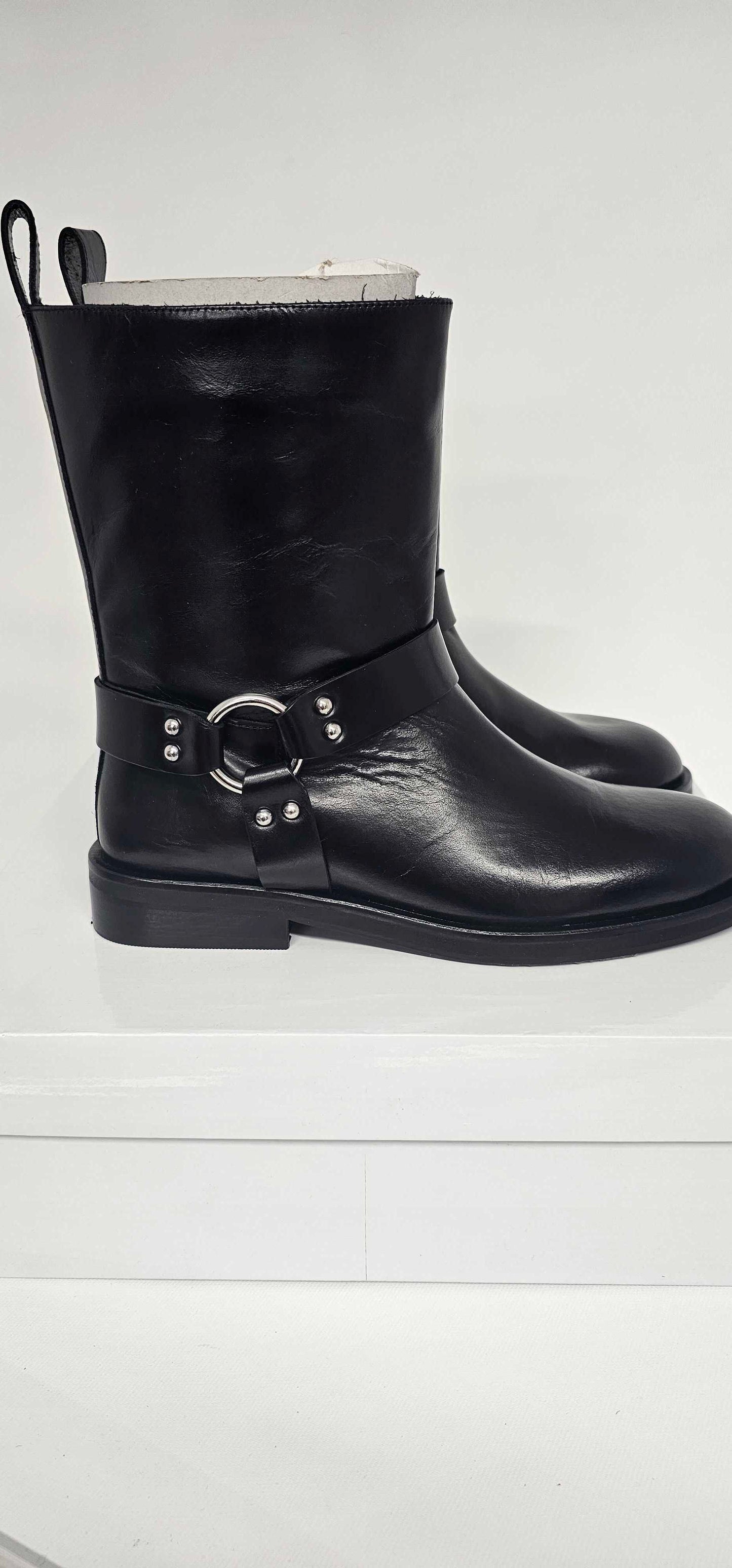 Russell & Bromley - Women's Black Blackford Flat Short Boot - Black Size: Uk7