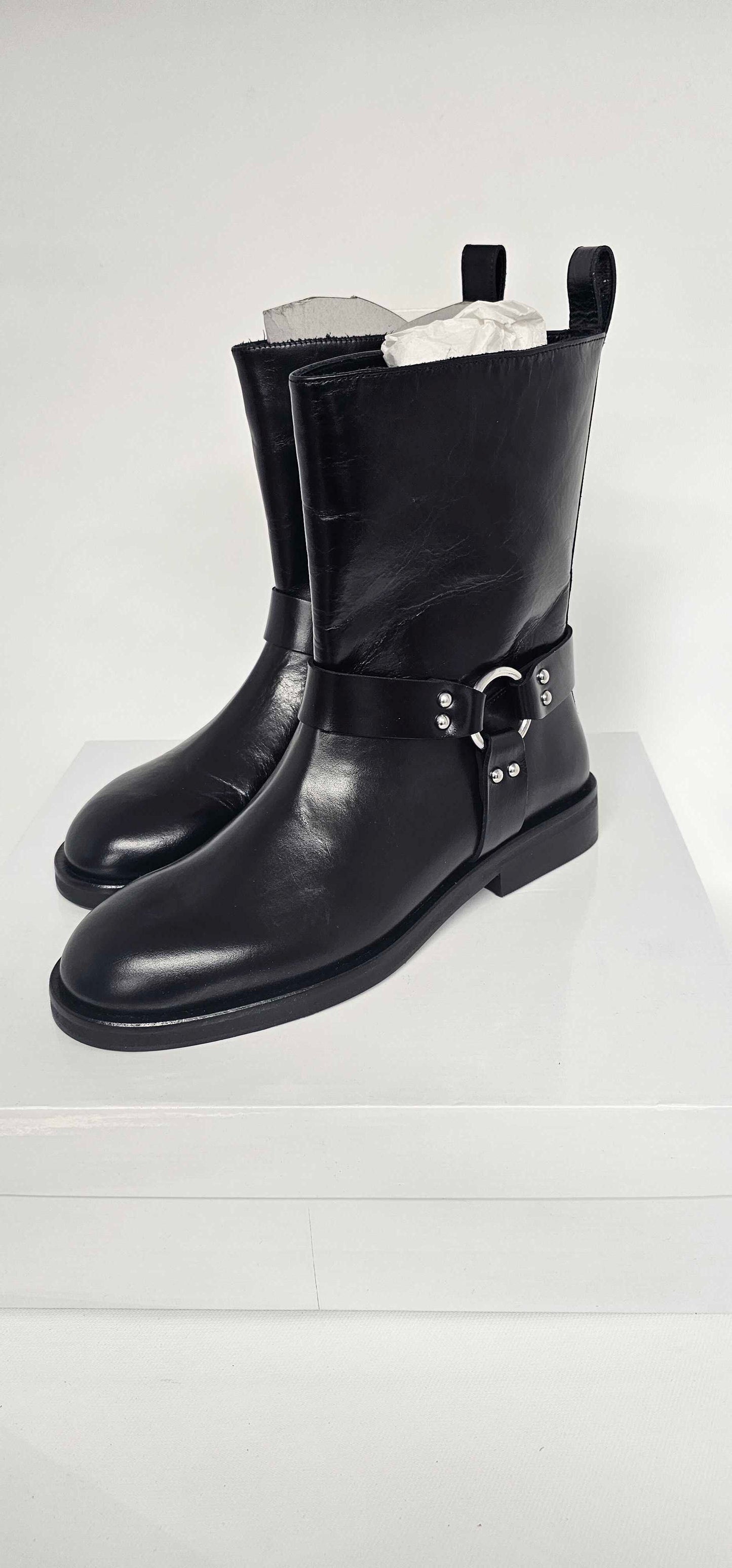 Russell & Bromley - Women's Black Blackford Flat Short Boot - Black Size: Uk7