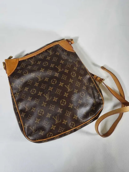 Louis Vuitton Odéon Leather Handbag Size: *