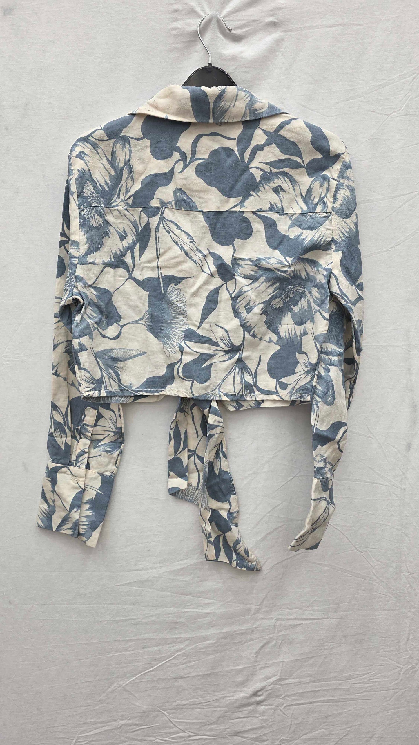 Reiss - Blue/white Cropped Dahlia Wrap Front Top Size: Uk 10
