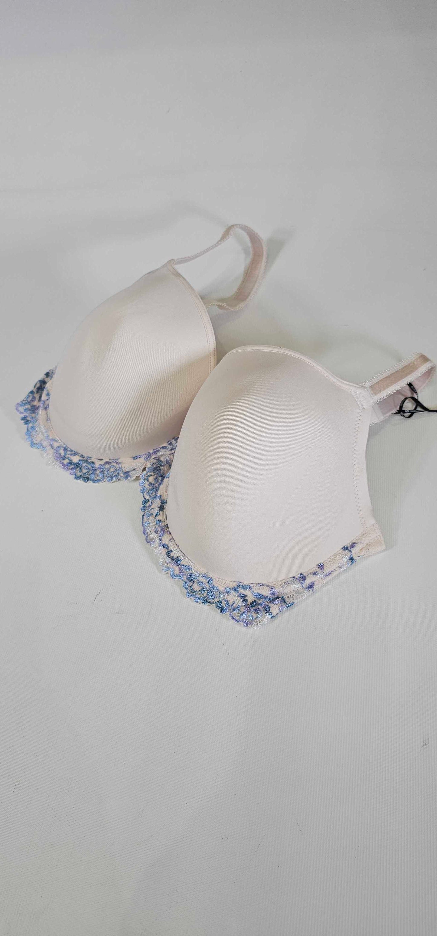 Wacoal - White Embrace Lace Contour Bra - Blue Size: 32F