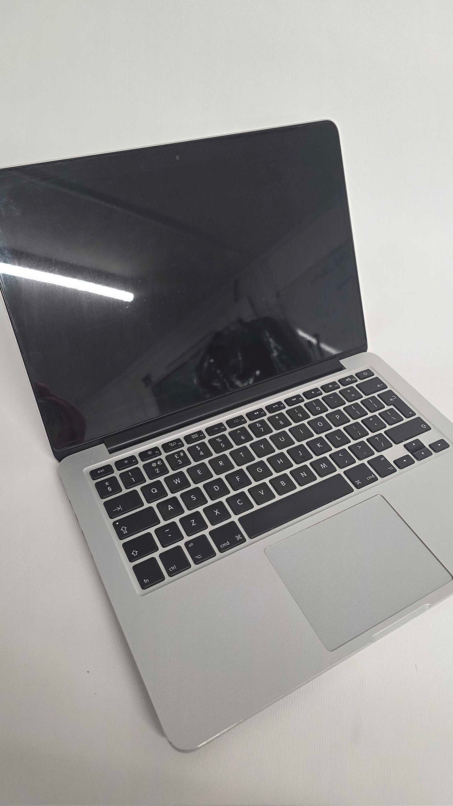 Macbook Pro A1502 Size: 256Gb