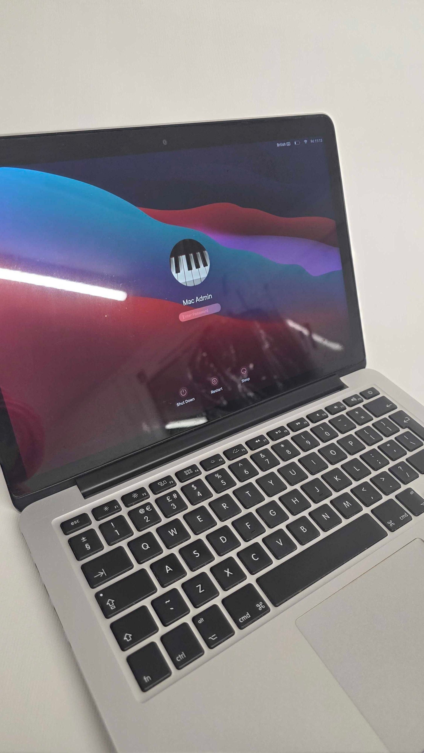 Macbook Pro A1502 Size: 256Gb