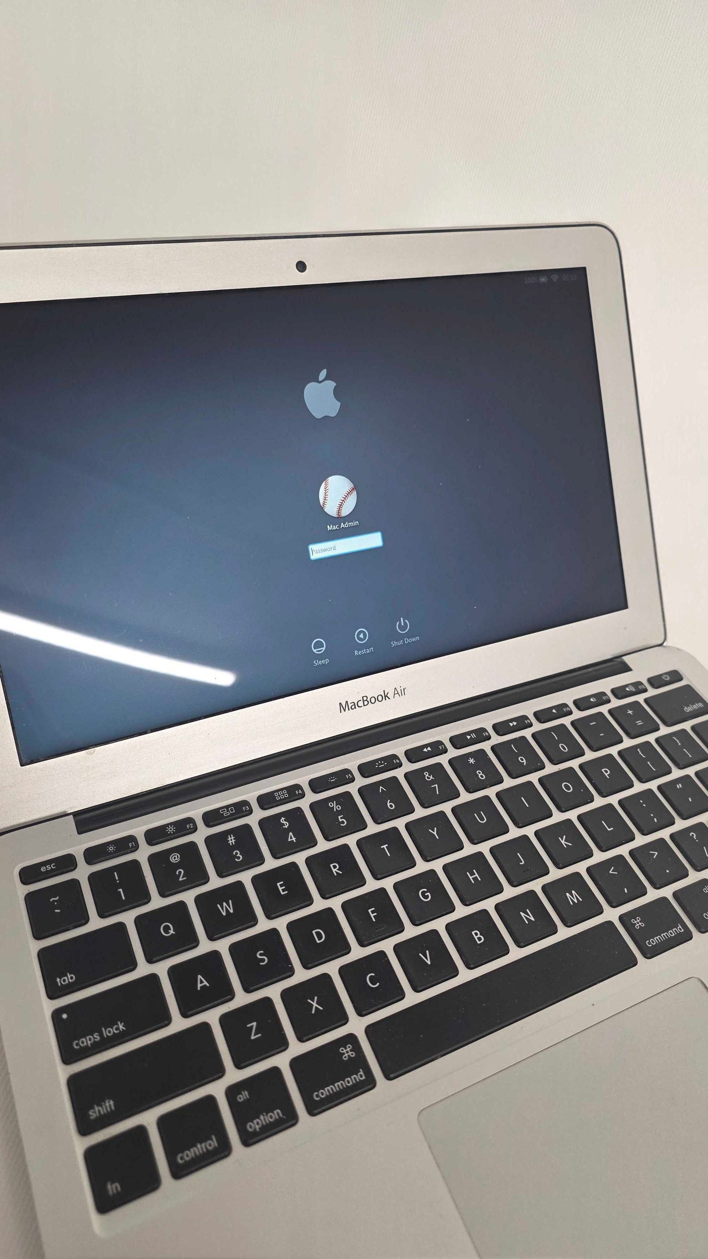 Macbook Air A1465 Size: 128Gb