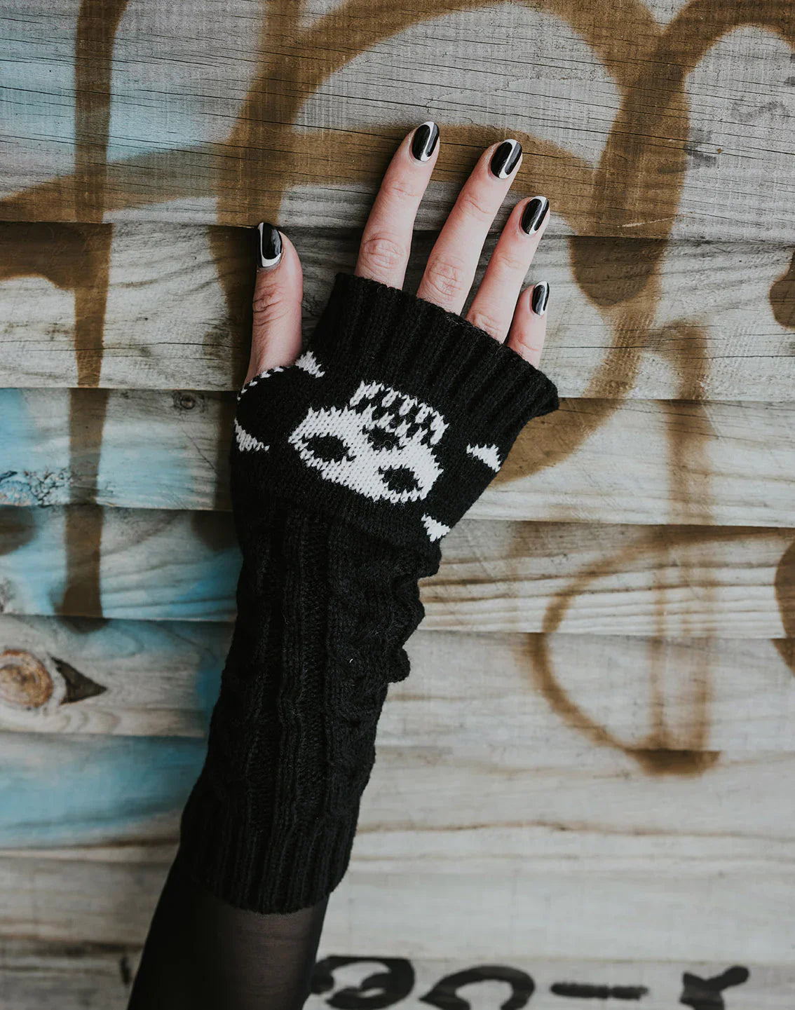 Pamela Mann Knitted Skull And Crossbones Fingerless Gloves