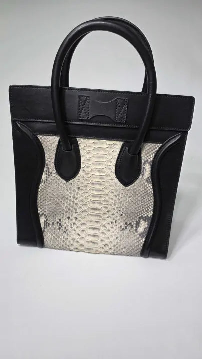 Pre-loved Celine - Black Mini Luggage Handbag  Size: Large