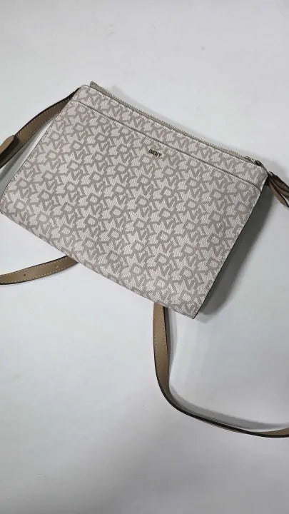 Dkny Bryant Park Top Zip Crossbody Size: Medium