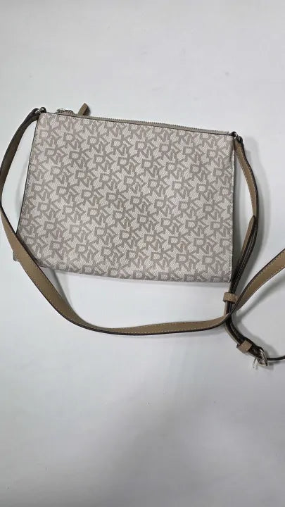 Dkny Bryant Park Top Zip Crossbody Size: Medium