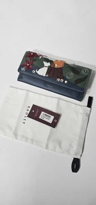 Autumn Leaves
Large Flapover Wallet Size: Large