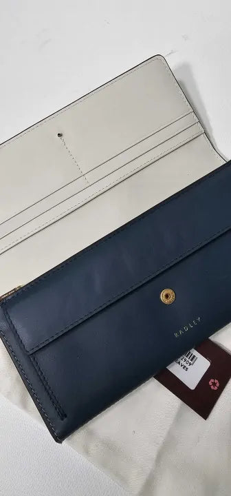 Autumn Leaves
Large Flapover Wallet Size: Large