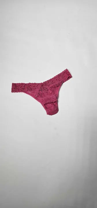 Hanky Panky pink Signature Lace Low Rise Thong-pink Size: One Size