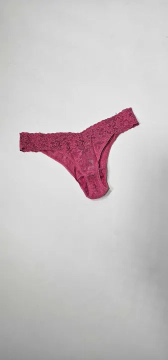 Hanky Panky pink Signature Lace Low Rise Thong-pink Size: One Size