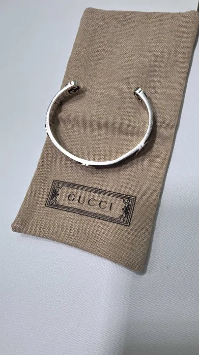 Gucci - Sterling Silver & Black Gucci Interlocking Enamel Cuff Bracelet - Silver Size: 16