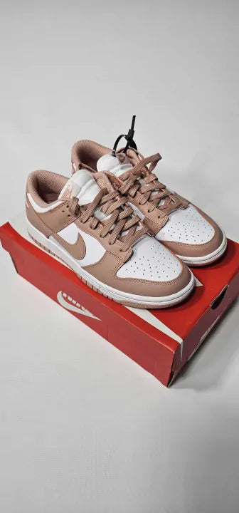 Nike - Unisex Rose Whisper Nike Dunk Low Trainers - Pink Size: Uk7