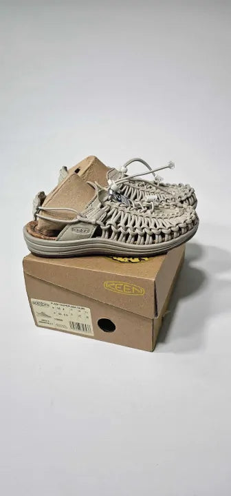 Keen - Unisex Plaza Taupe/plaza Uneek Ii Convertible Sandals - Cream Size: Uk3