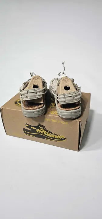 Keen - Unisex Plaza Taupe/plaza Uneek Ii Convertible Sandals - Cream Size: Uk3