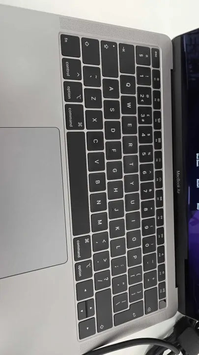 Macbook Air A1932
Size: -