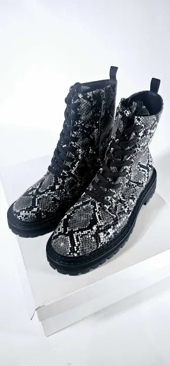 Max&Co. Snake Print Lace Up/Side Zip Platform Ankle Boots Size: EU 40 / UK 7