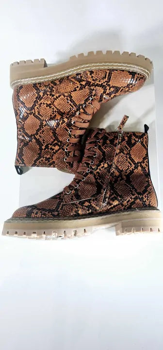 Snake Print Lace Up/Side Zip Platform Ankle Boots Size: Eu 40