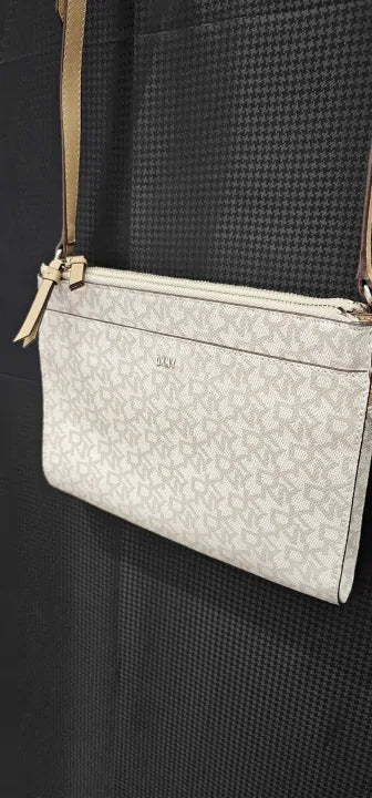 Dkny - Bryant Park Top Zip Crossbody - Beige Size: Small