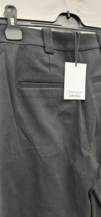& Other Stories-1147770001 Black-6-Black-St Ruby Trousers Ext-Black	Born On Size: Eur34