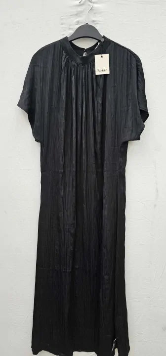 Ro & Zo - Black High Neck Plisse Dress - Black Size: Uk12