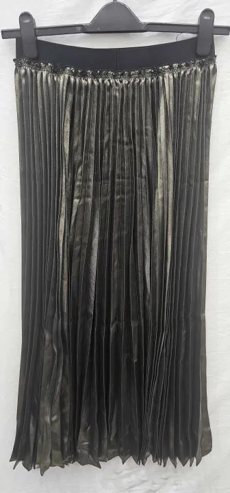 Silver Metallic Pleated Skirt Size: 2