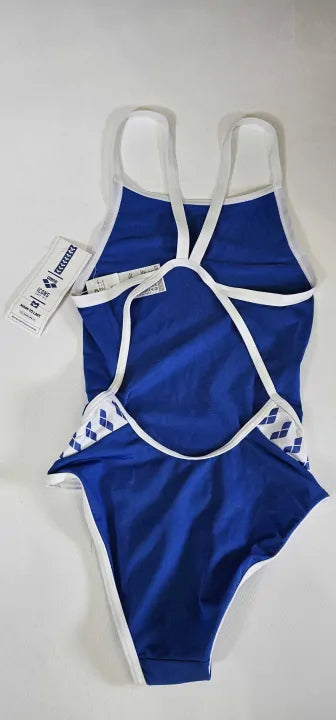 Arena Women'S Icons Super Fly Back Solid One Piece Swimsuit Size: Uk28