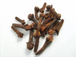 Clove Essential Oil 10ml – Deep, spicy, and rich—like the warmth of mulled spices in winter.